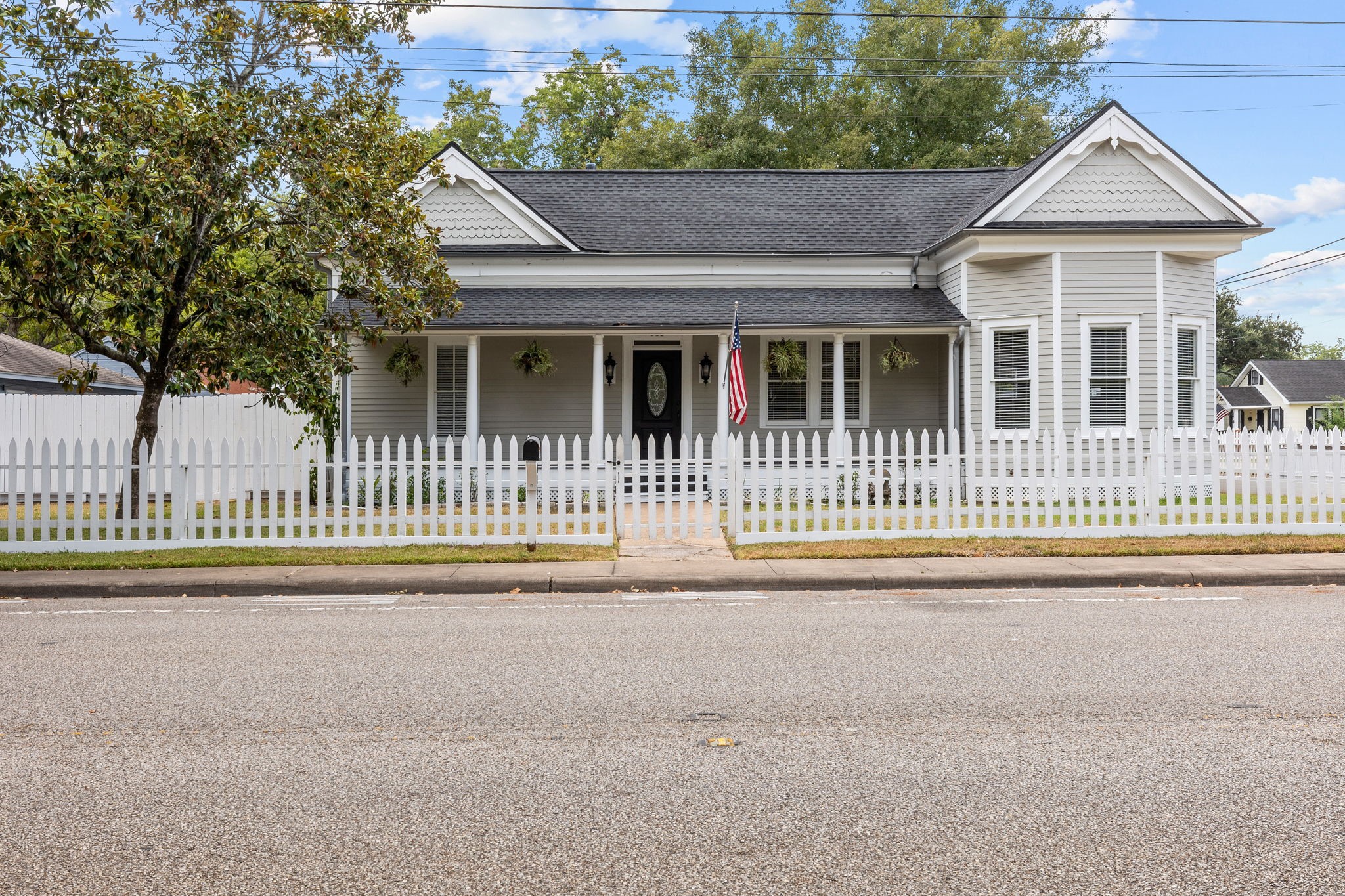 611 W Adoue Street Alvin TX 77511