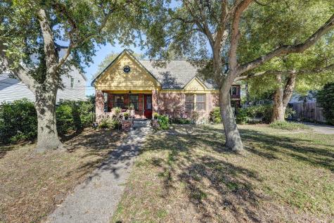 811 Avenue Of Oaks Street Houston TX 77009