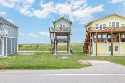 2433 Audubon Avenue Gilchrist TX 77617