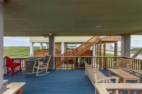 2433 Audubon Avenue Gilchrist TX 77617