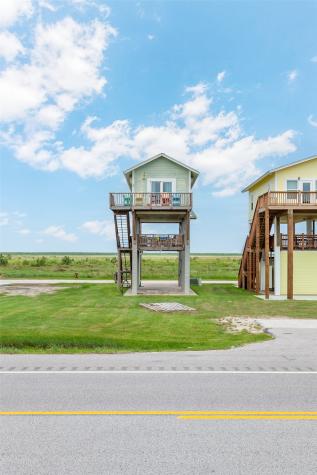 2433 Audubon Avenue Gilchrist TX 77617
