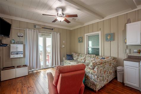 2433 Audubon Avenue Gilchrist TX 77617