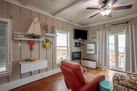 2433 Audubon Avenue Gilchrist TX 77617
