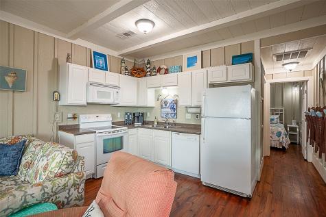 2433 Audubon Avenue Gilchrist TX 77617