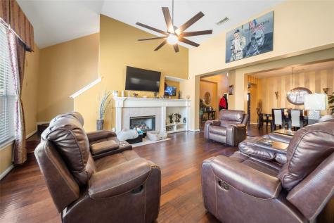 1605 Gatecreek Drive Pearland TX 77581