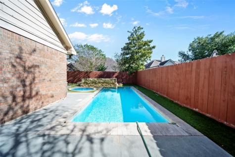 1605 Gatecreek Drive Pearland TX 77581