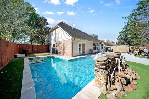 1605 Gatecreek Drive Pearland TX 77581