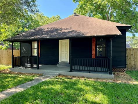 902 W Cleveland Street Alvin TX 77511