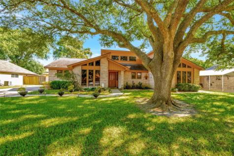 2402 Harwell Circle Alvin TX 77511