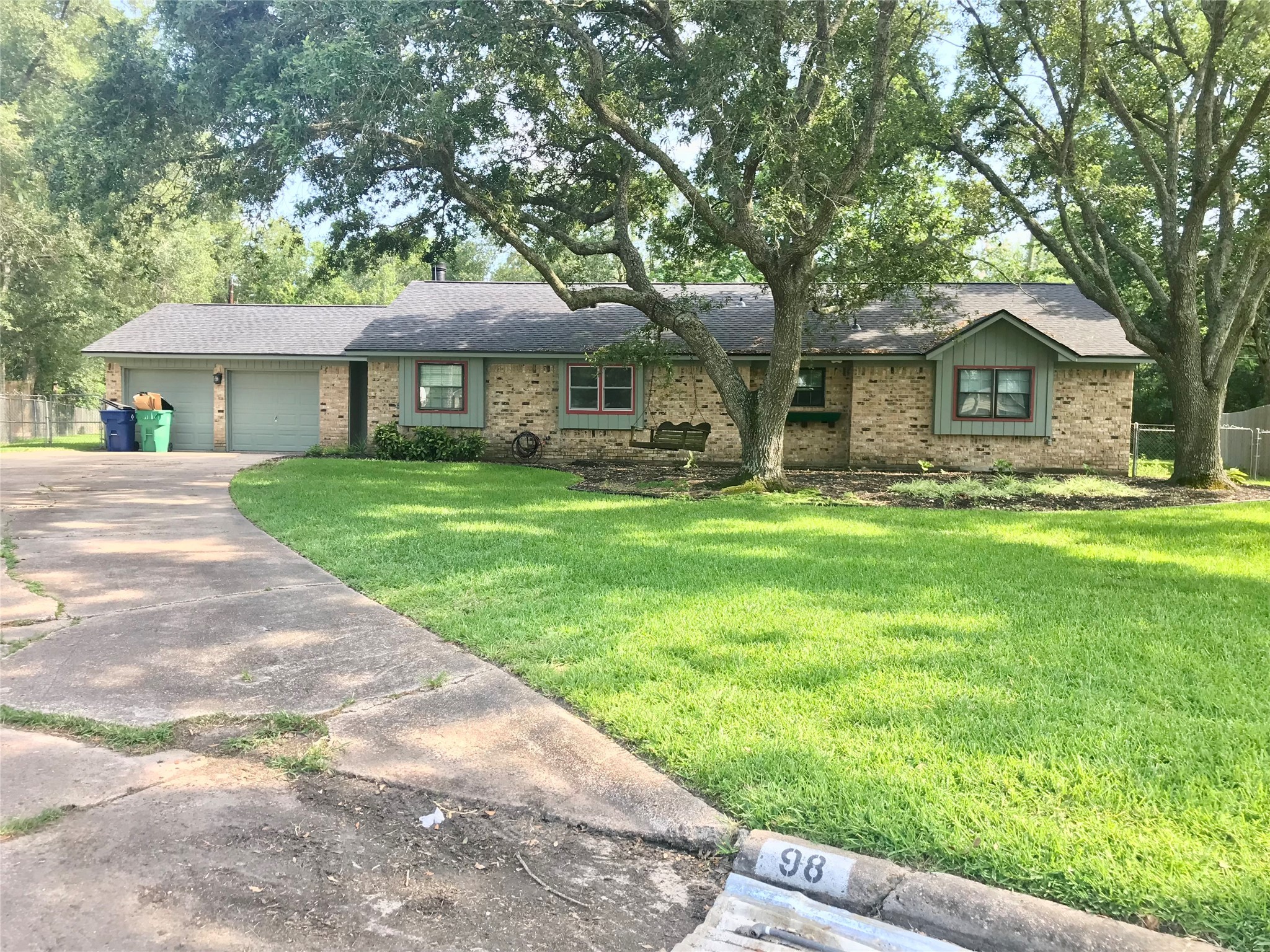 98 Shady Oak Court Alvin TX 77511