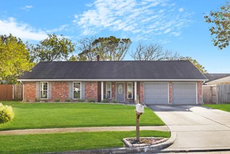 1924 Crooked Creek Lane Pearland TX 77581
