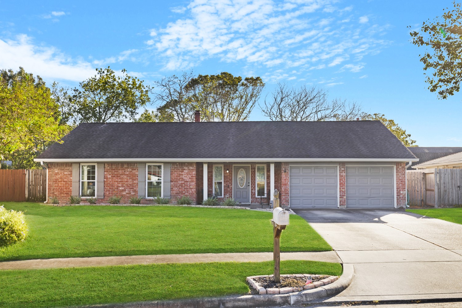 1924 Crooked Creek Lane Pearland TX 77581