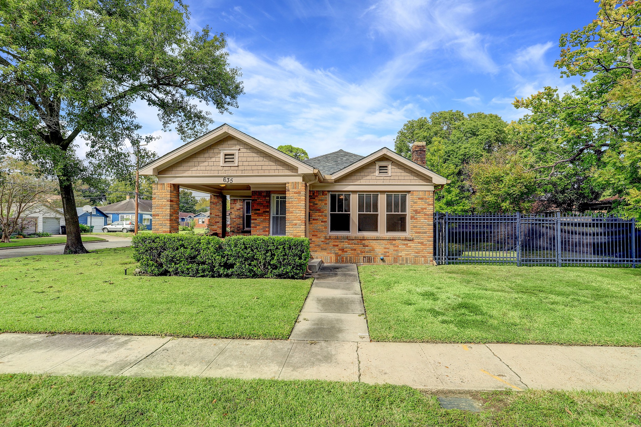 635 W Temple Street Houston TX 77009