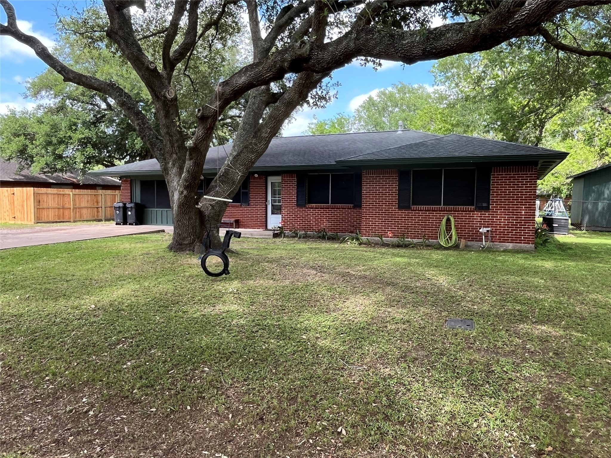 2011 Avenue K Danbury TX 77534