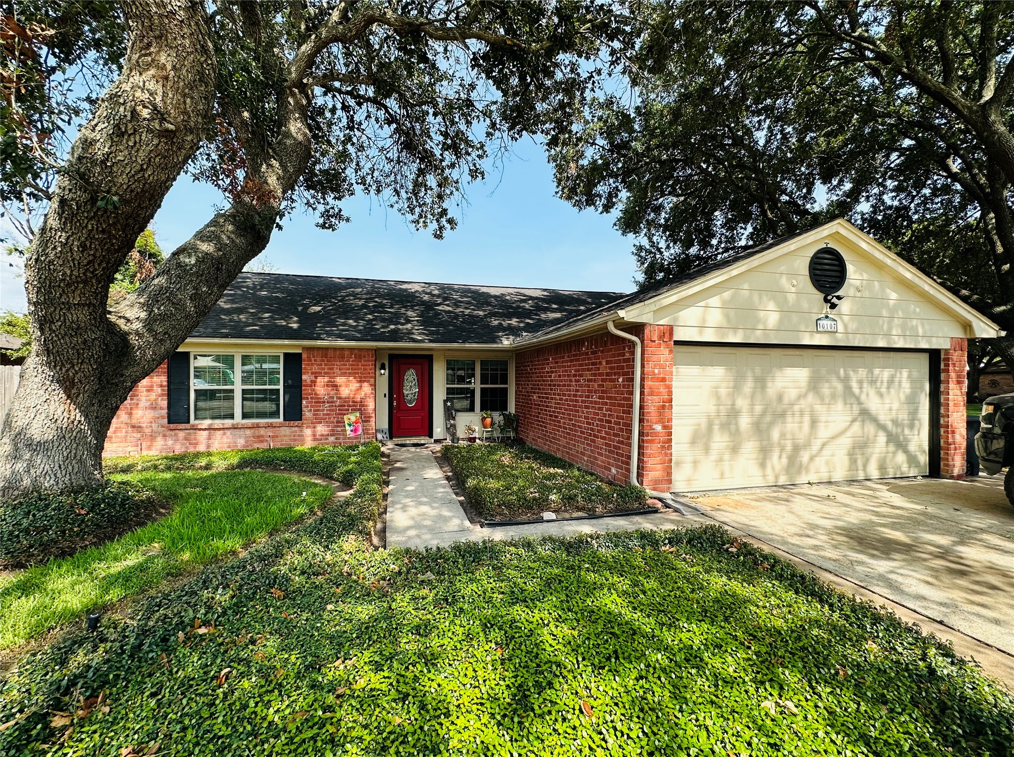 10107 Oakmont Drive La Porte TX 77571