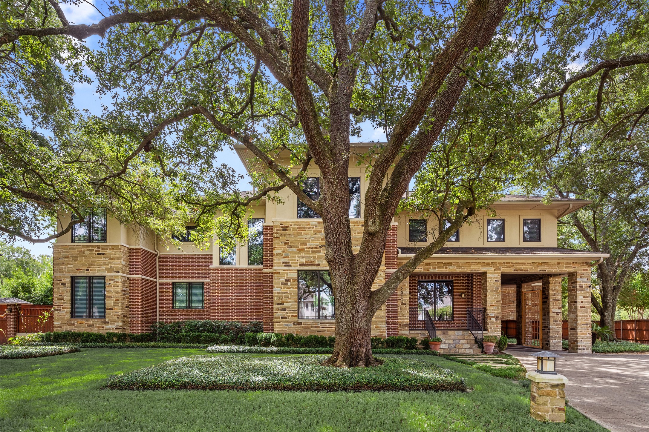 5011 Braeburn Drive Bellaire TX 77401