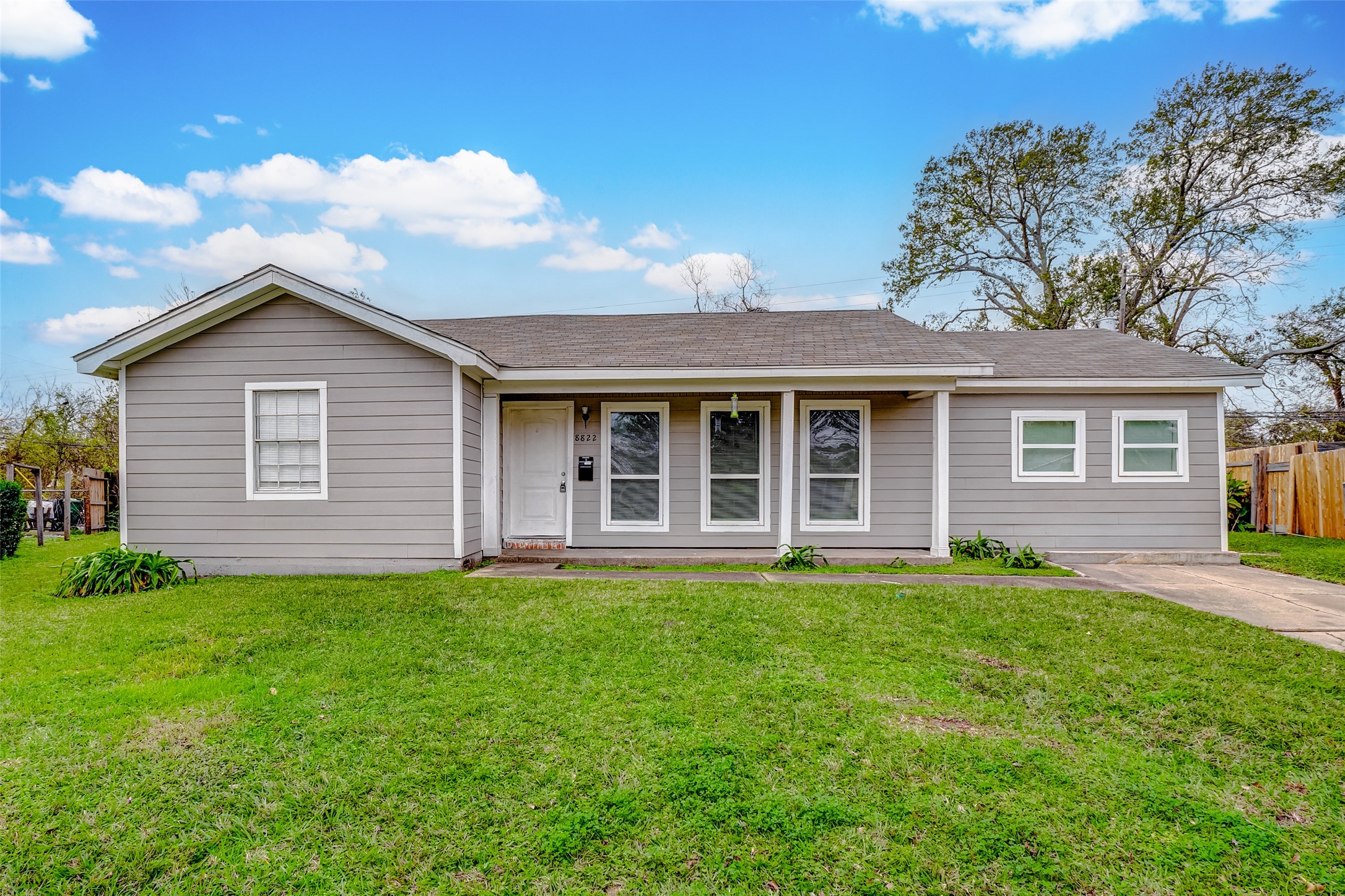 8822 Vinearbor Street Houston TX 77033