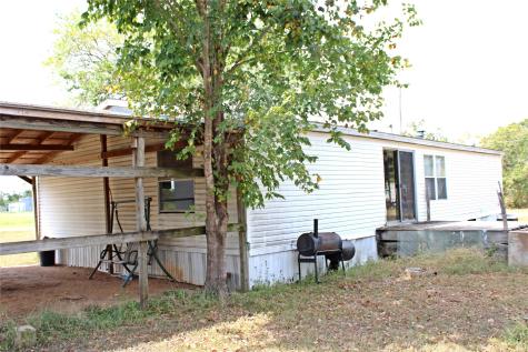 601 Travis Street Alleyton TX 78935