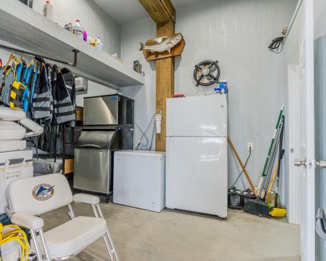 619 Private Road 675 Sargent TX 77414