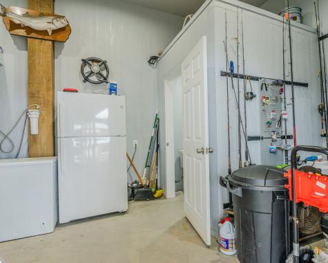 619 Private Road 675 Sargent TX 77414