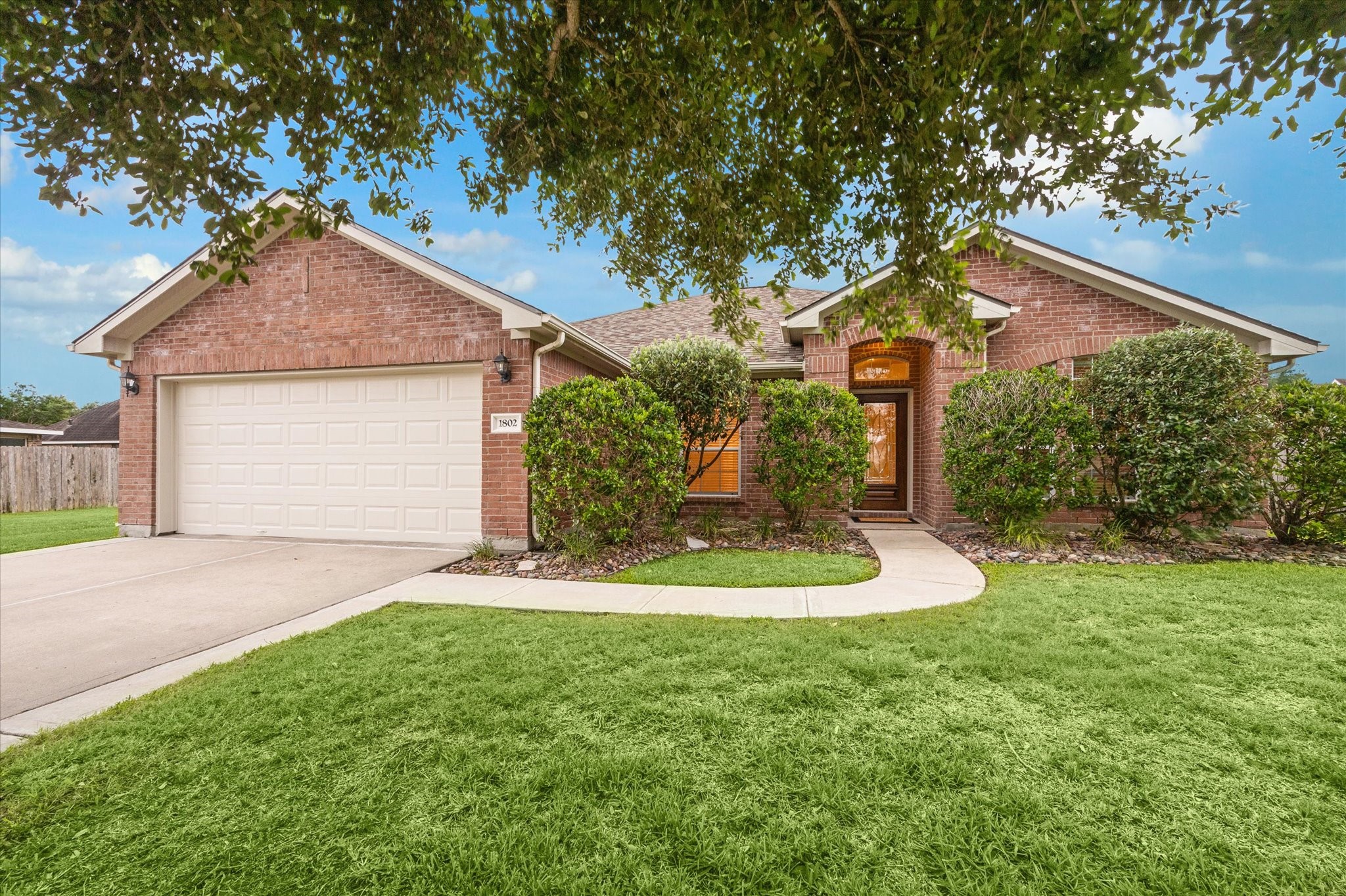 1802 Grandoak Drive Pearland TX 77581
