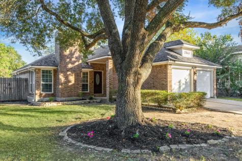 2511 N Mission Circle Friendswood TX 77546