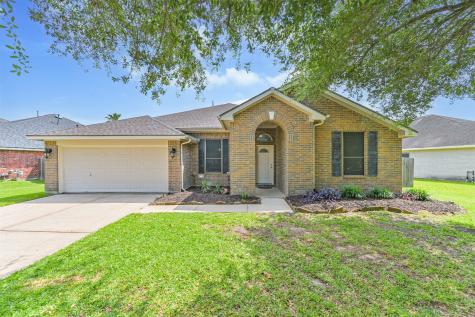 626 Castle Cove Lane League City TX 77573