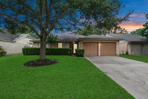 823 Lodge Lane Richmond TX 77406