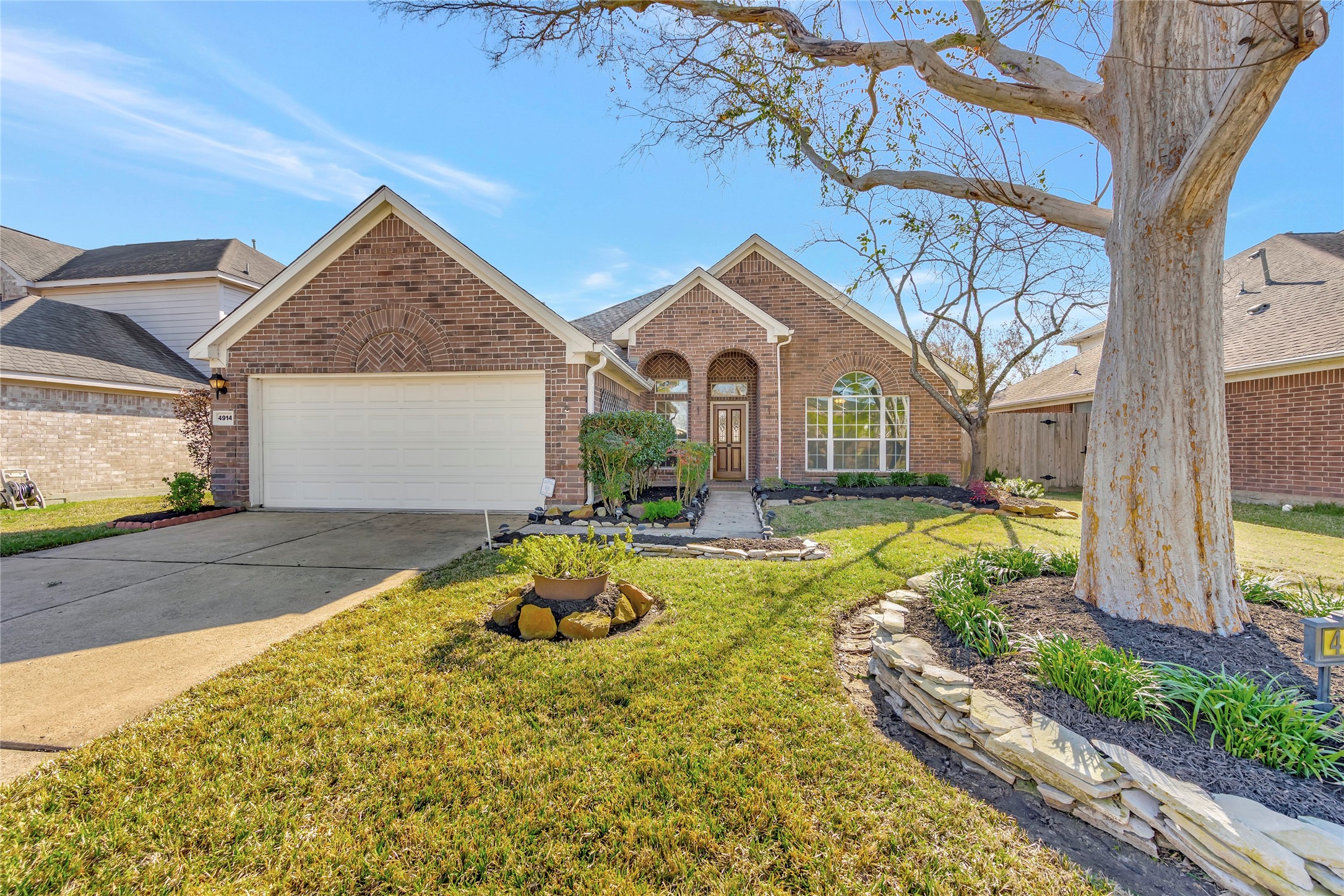 4914 Sentry Woods Lane Pearland TX 77584
