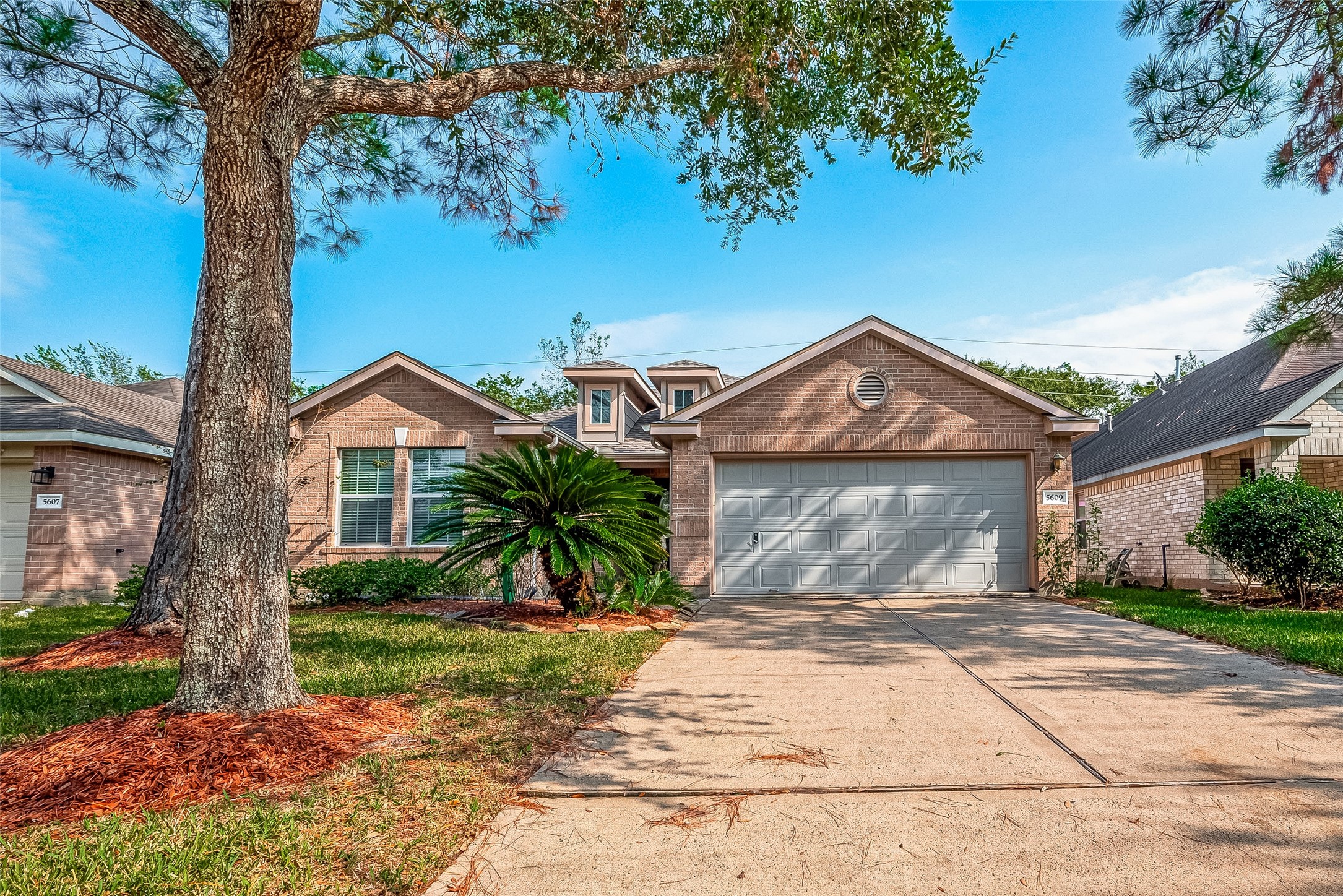 5609 Savannah Woods Lane Rosharon TX 77583