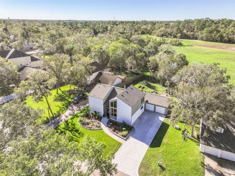5238 Whittier Oaks Drive Friendswood TX 77546