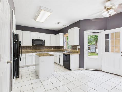 7107 Seminole Street Baytown TX 77521