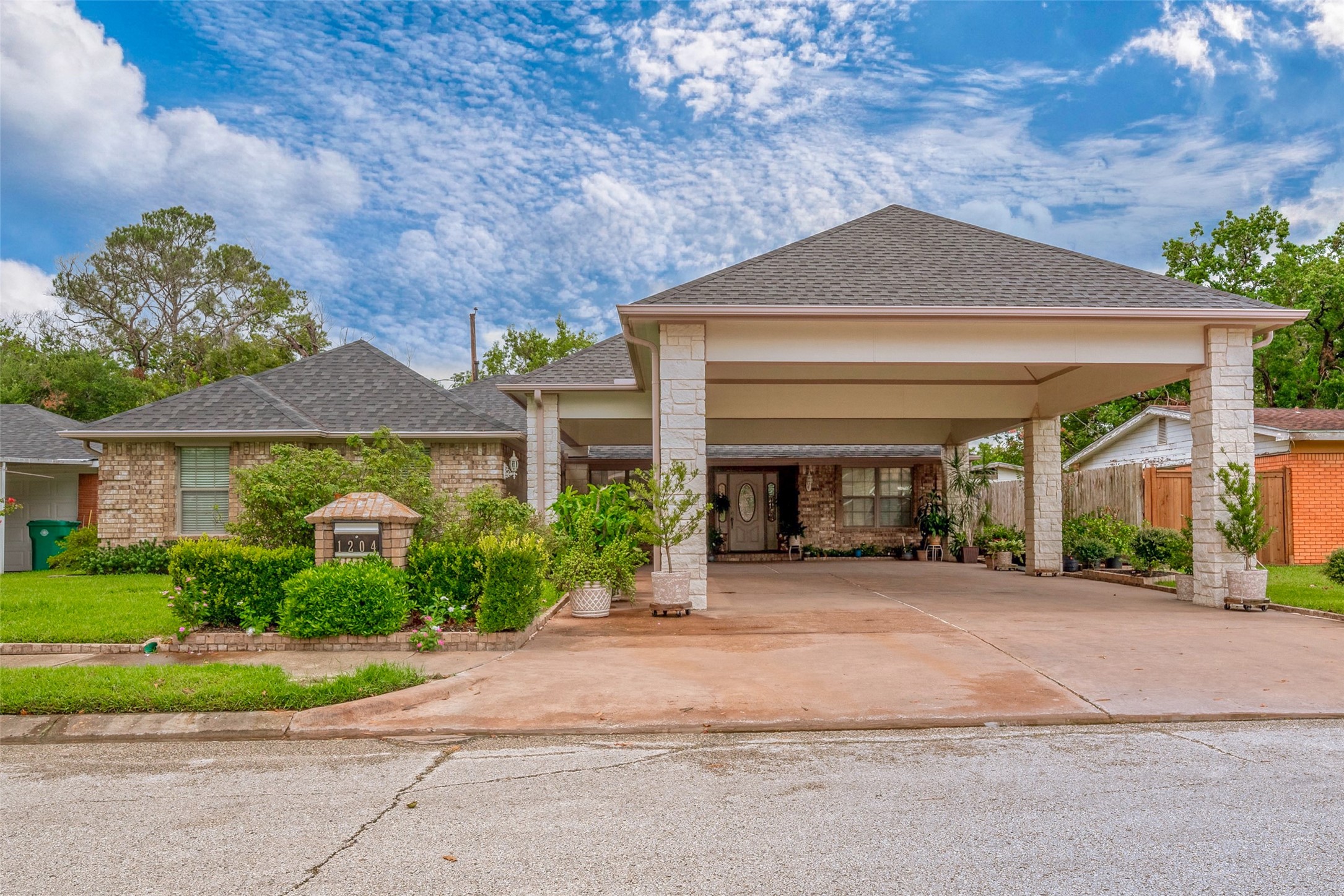 1204 Zephyr Drive Pasadena TX 77506