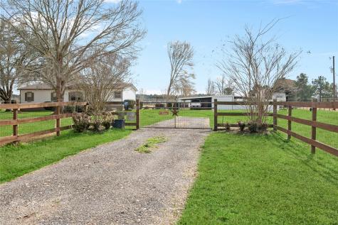 290 County Road 2286 Cleveland TX 77327