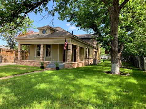 210 E Weinert Street Seguin TX 78155