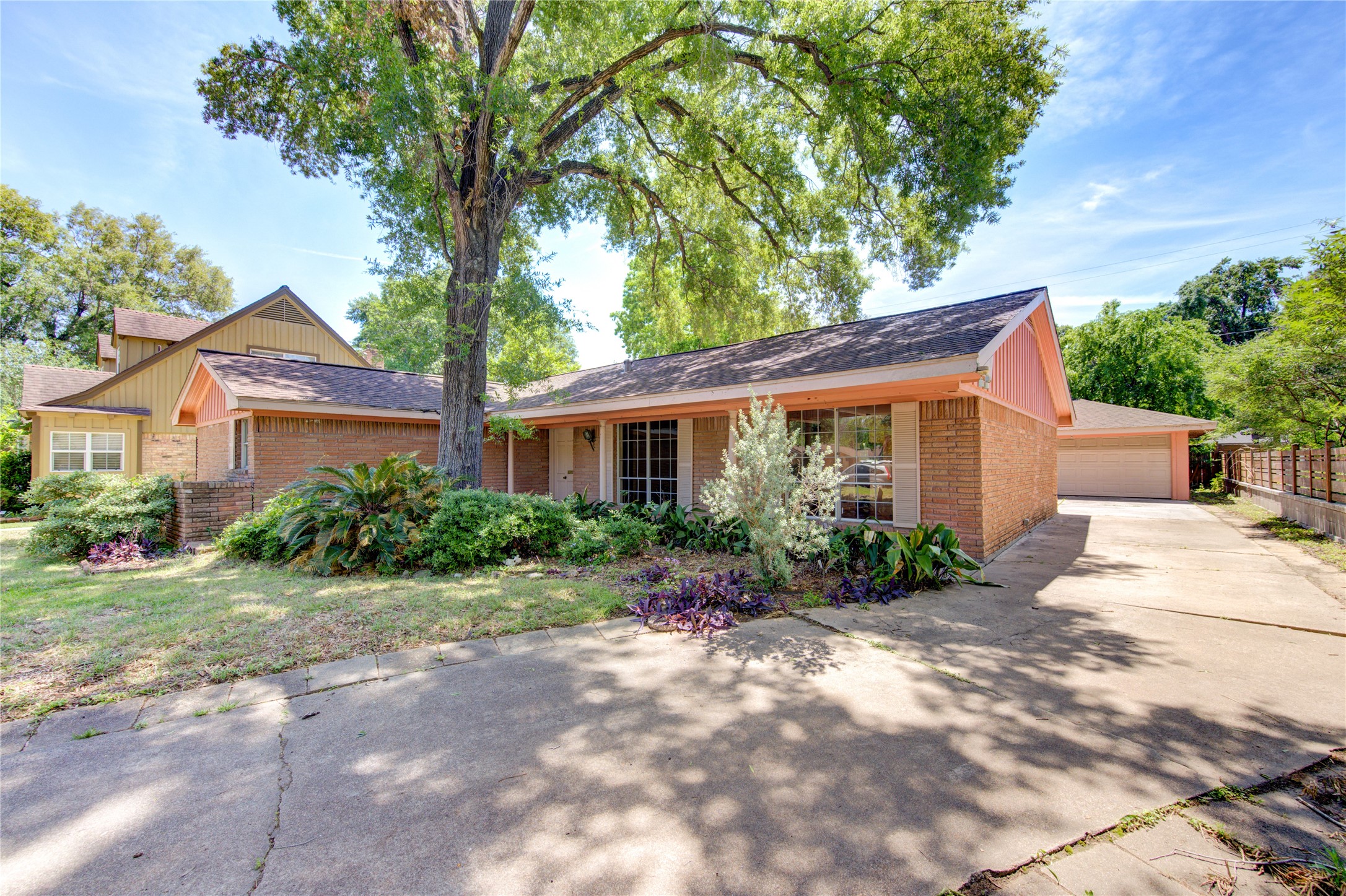 6227 Lindyann Lane Houston TX 77008