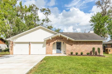 128 Cottonwood Street Lake Jackson TX 77566