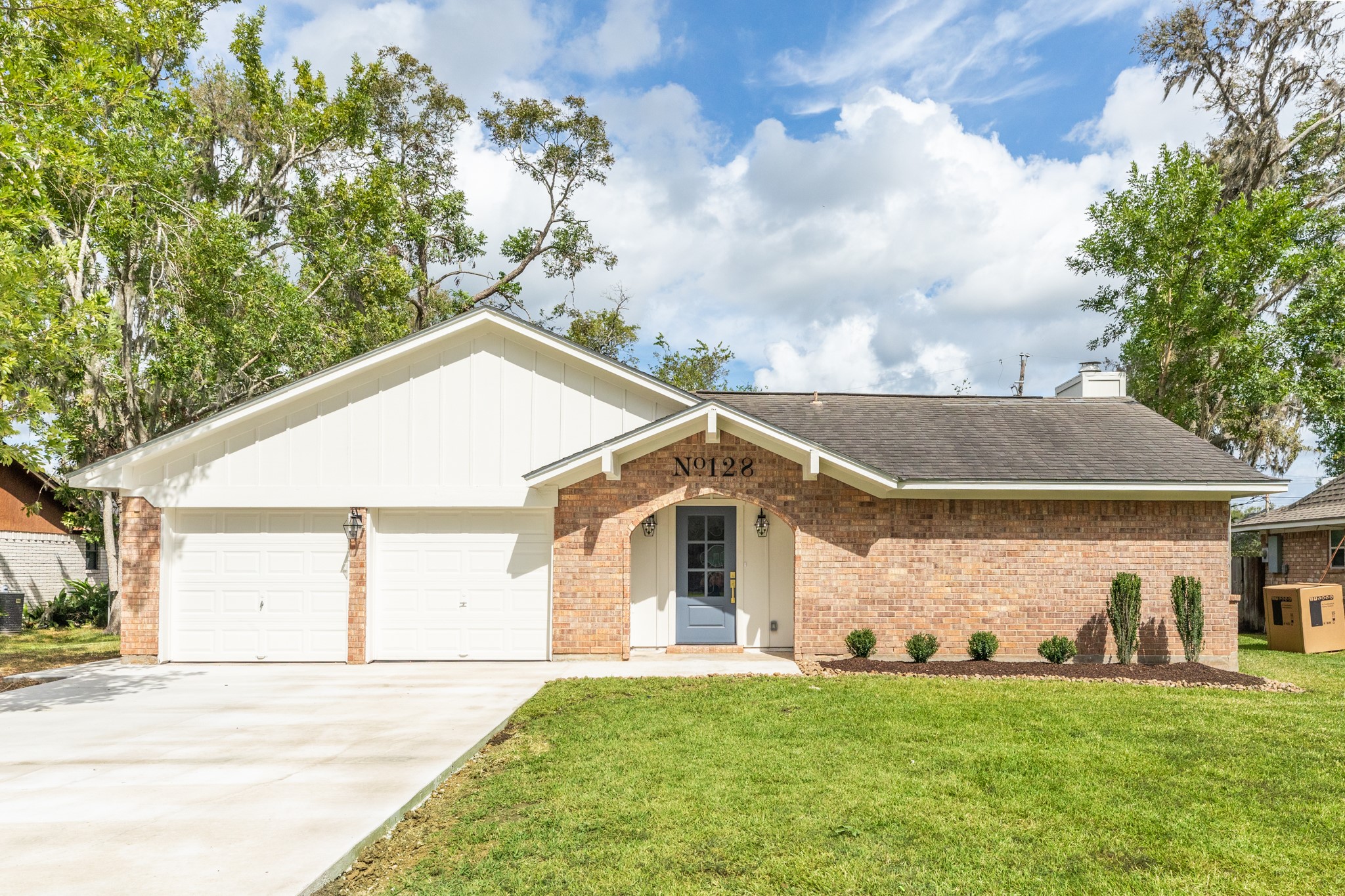 128 Cottonwood Street Lake Jackson TX 77566