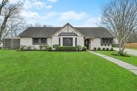 2804 Frostwood Circle Dickinson TX 77539