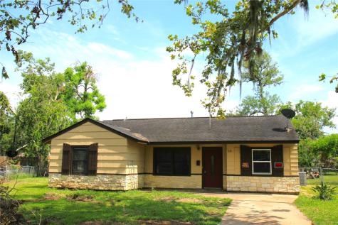 58 Elm Court Lake Jackson TX 77566-4604