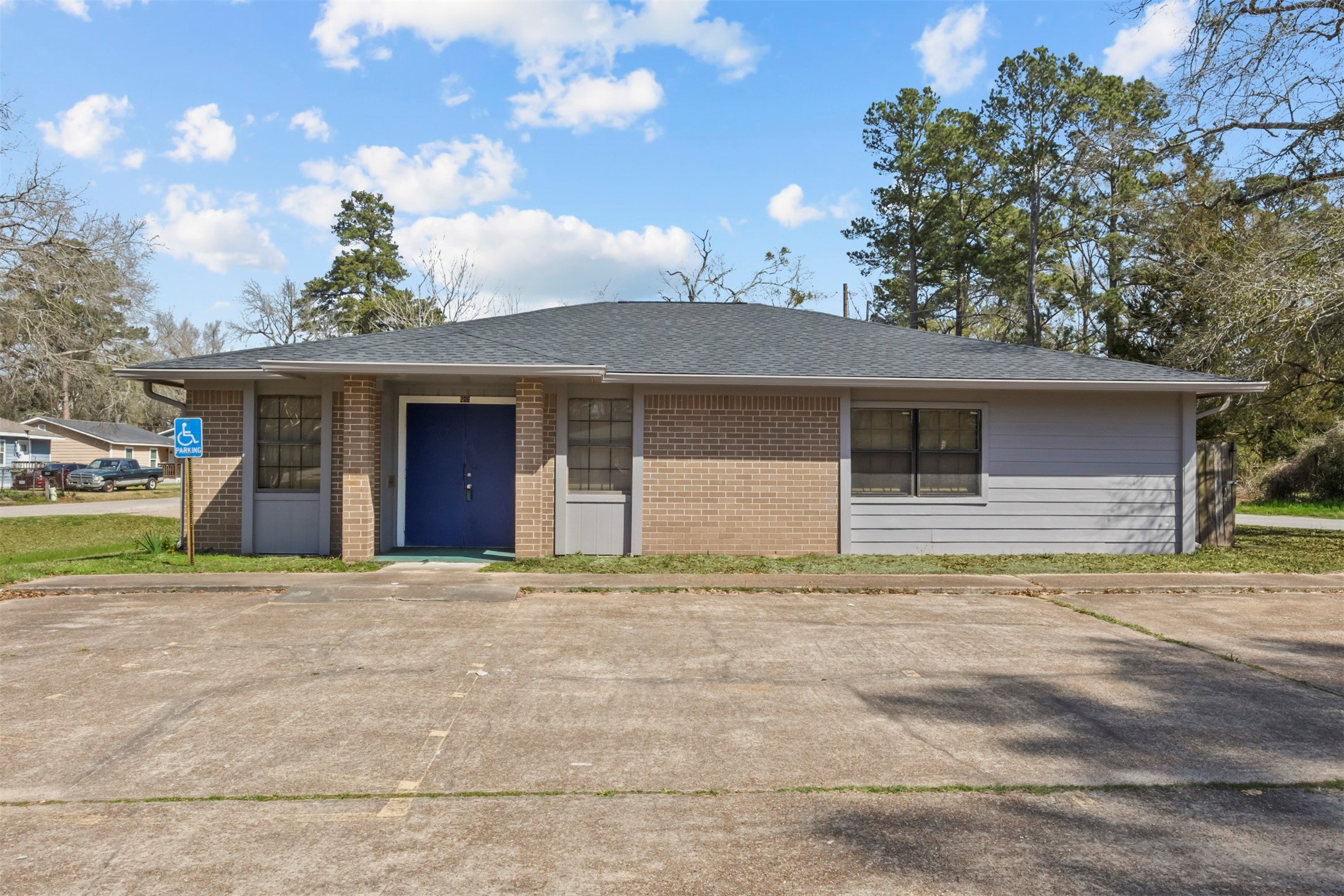 206 S Fenner Avenue Cleveland TX 77327