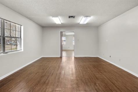 206 S Fenner Avenue Cleveland TX 77327