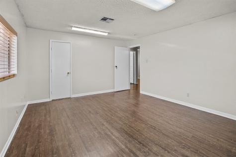 206 S Fenner Avenue Cleveland TX 77327