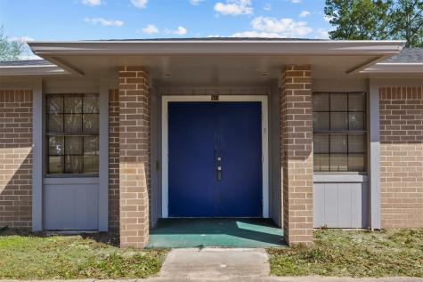 206 S Fenner Avenue Cleveland TX 77327