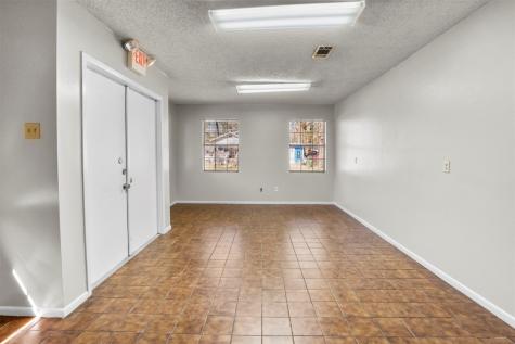 206 S Fenner Avenue Cleveland TX 77327