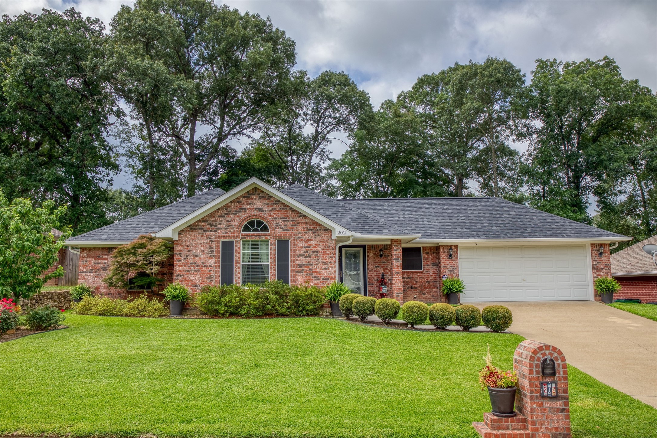 202 Homestead Drive Palestine TX 75801