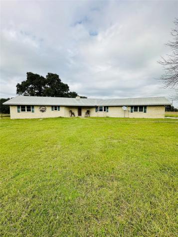 1012 County Road 157 Hallettsville TX 77964