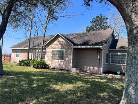 8439 Fm 442 Boling TX 77420
