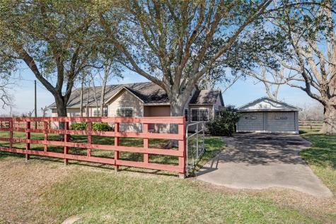 8439 Fm 442 Boling TX 77420