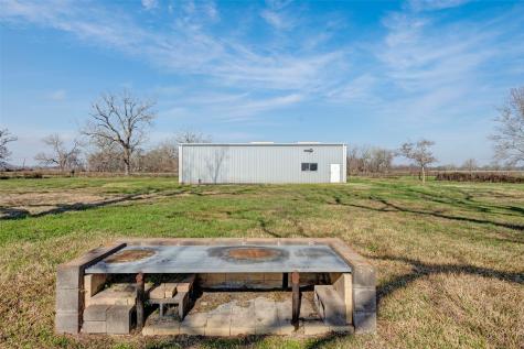 8439 Fm 442 Boling TX 77420